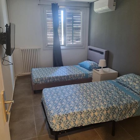 Chambre Privative Renove 2024, Climatisation, Tramway Sur Place , 12 Min Centre, 16 Min Plage, Apercu Lateral Mer, 2 Wc Avec 2 Salle De Bain, Private Room Renovated 2024, Air-Conditioned , Tram On Spot, 2 Toilets And 2 Bathrooms Nice Bagian luar foto