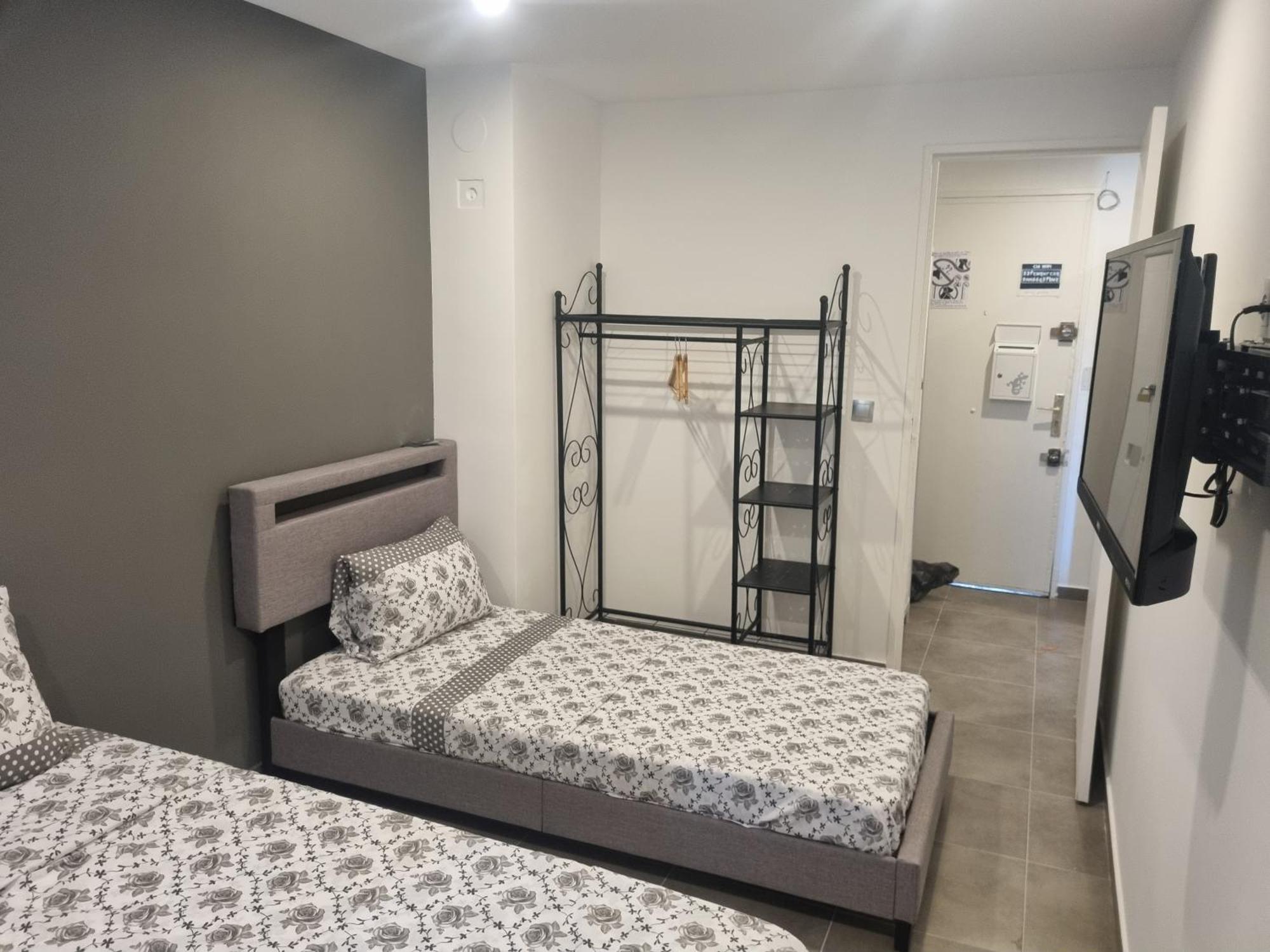 Chambre Privative Renove 2024, Climatisation, Tramway Sur Place , 12 Min Centre, 16 Min Plage, Apercu Lateral Mer, 2 Wc Avec 2 Salle De Bain, Private Room Renovated 2024, Air-Conditioned , Tram On Spot, 2 Toilets And 2 Bathrooms Nice Bagian luar foto