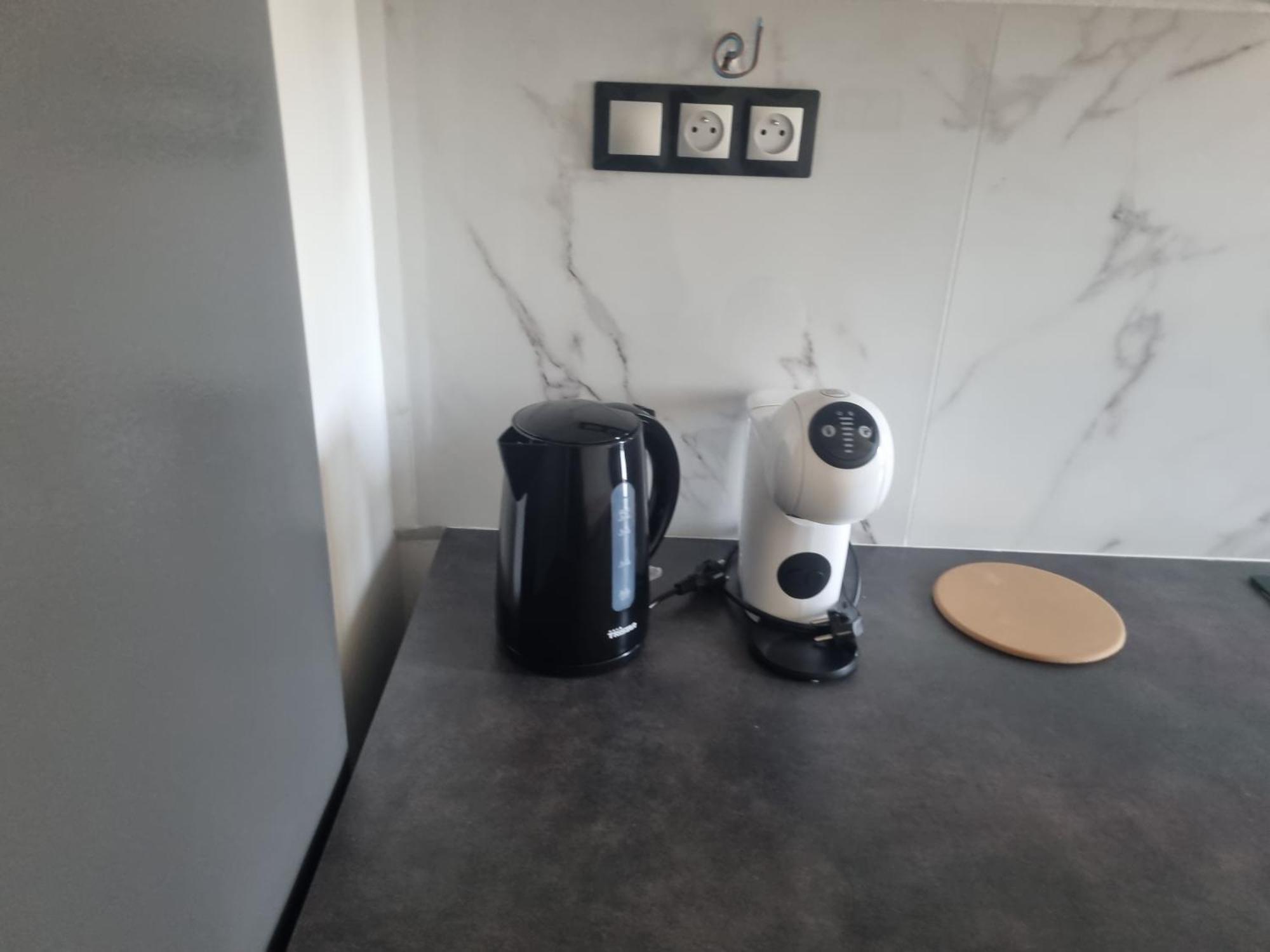 Chambre Privative Renove 2024, Climatisation, Tramway Sur Place , 12 Min Centre, 16 Min Plage, Apercu Lateral Mer, 2 Wc Avec 2 Salle De Bain, Private Room Renovated 2024, Air-Conditioned , Tram On Spot, 2 Toilets And 2 Bathrooms Nice Bagian luar foto